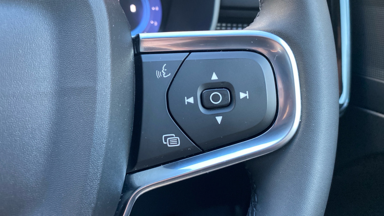 Volvo XC40 2.0 B3P Plus Dark 5dr Auto Petrol Estate